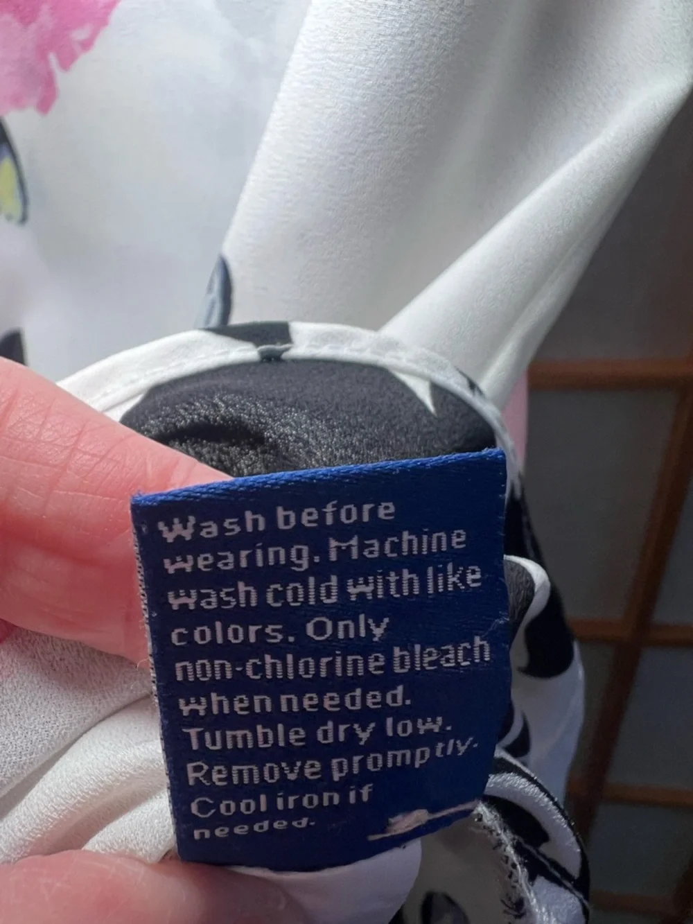 Apt 9 XS Floral Blouse White Pink Black Short Sleeve Lightweight Work Top - Picture 6 of 8